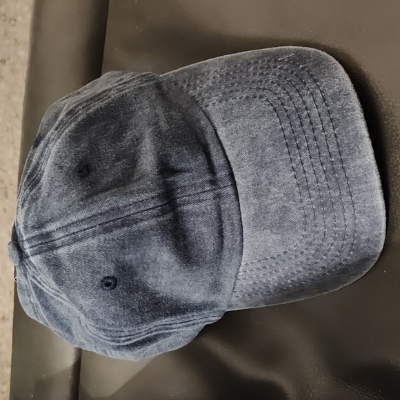 NWT. Simple Blue Denim Hat, Strapback - Picture 2 of 4